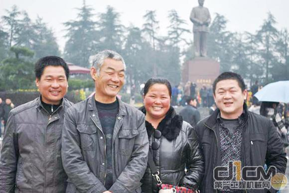 笑容背后，是客户的将是客户的信任与支持