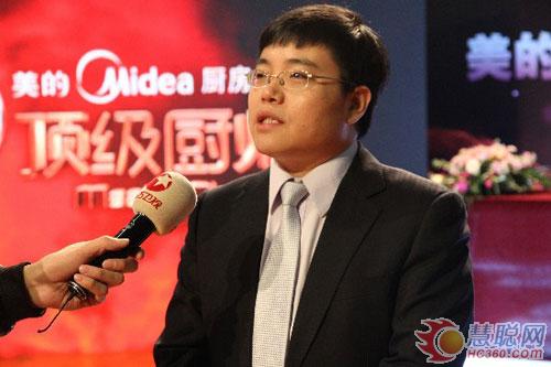 图二：美的厨房电器事业部国内营销公司总经理孙命阳接受采访