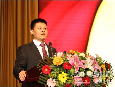 营销总经理姚金军主持会议