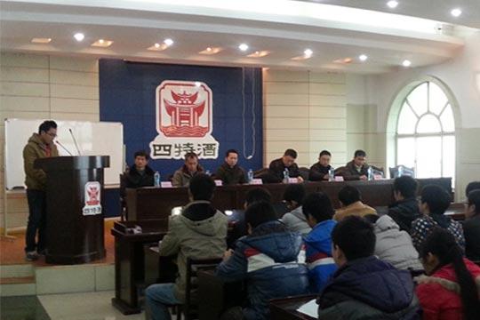 央视广告行业分析-四特公司领导深入车间慰问实习大学生并组织座谈会
