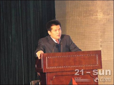 山东临工执行总裁于孟生部署2013年工作