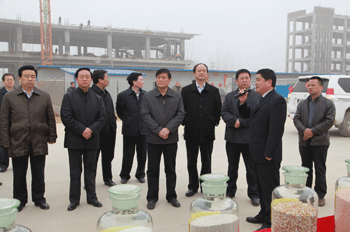 央视广告行业分析-河南省商丘市党政观摩团莅临史丹利化肥宁陵公司观摩