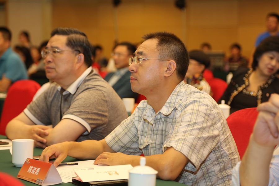 广告经营管理中心副书记陈荣勇参加会议