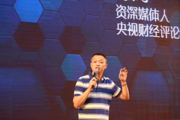 央视财经评论员张鸿