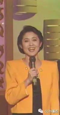 央视广告行业新闻-央视主持人首次登上春晚舞台的样子，你还记得吗？