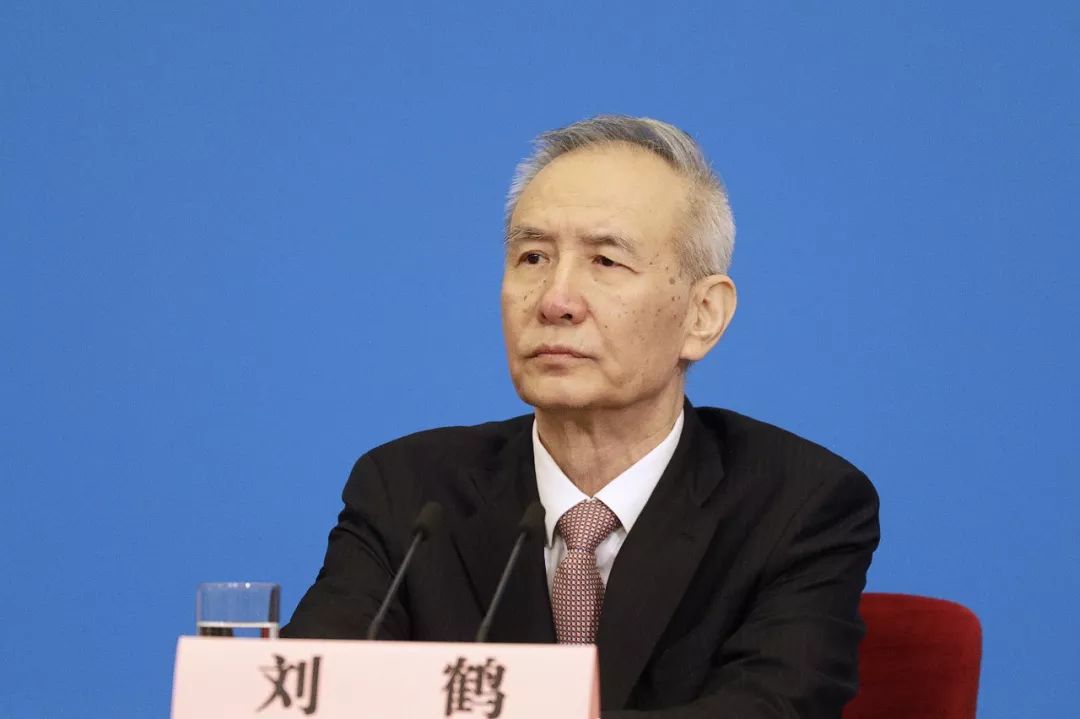 央视广告行业新闻-国务院副总理刘鹤就当前经济金融热点问题接受央视记者许强等联合采访