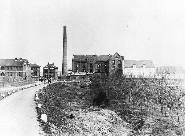 ▲1903年青岛啤酒厂景