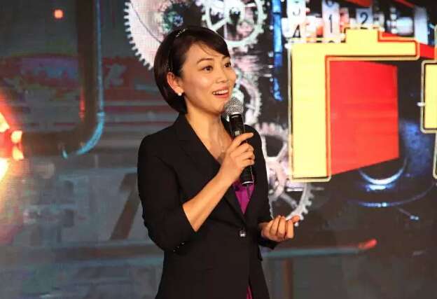 中央电视台新闻中心主持人劳春燕